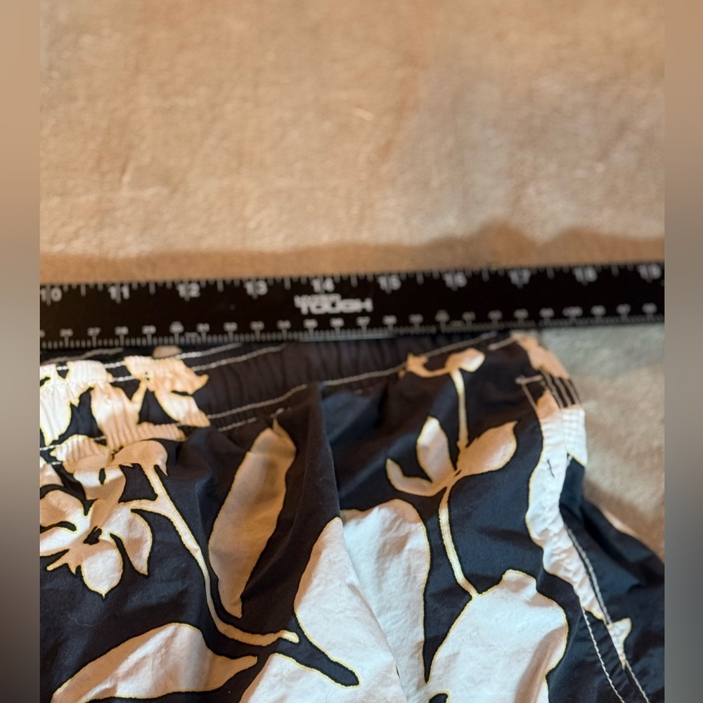 Tommy Bahama Dk. Gray and White Tropical Floral Print Swim Trunks Size L - Picture 8 of 11